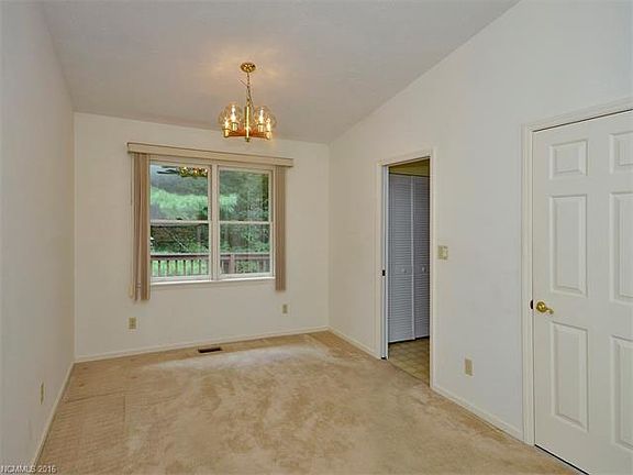 4th image of 704 Dawnwood Ln
