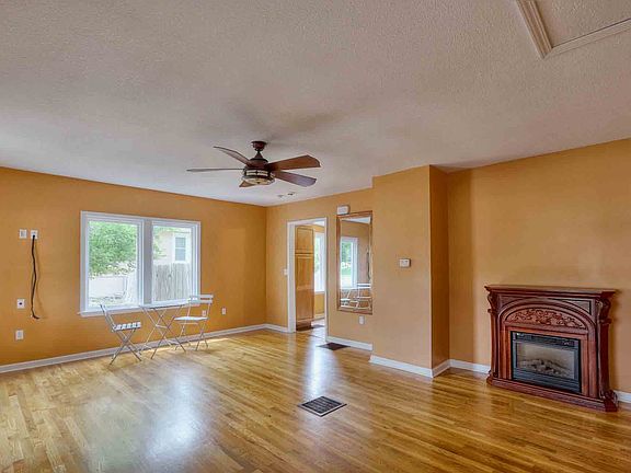 3rd image of 7622 Washington St