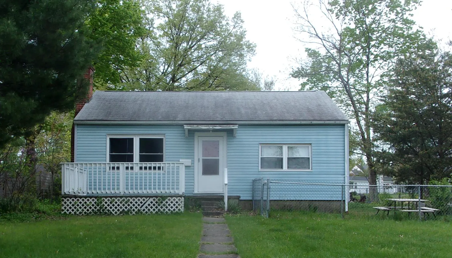 1600 E University St — Photo 1