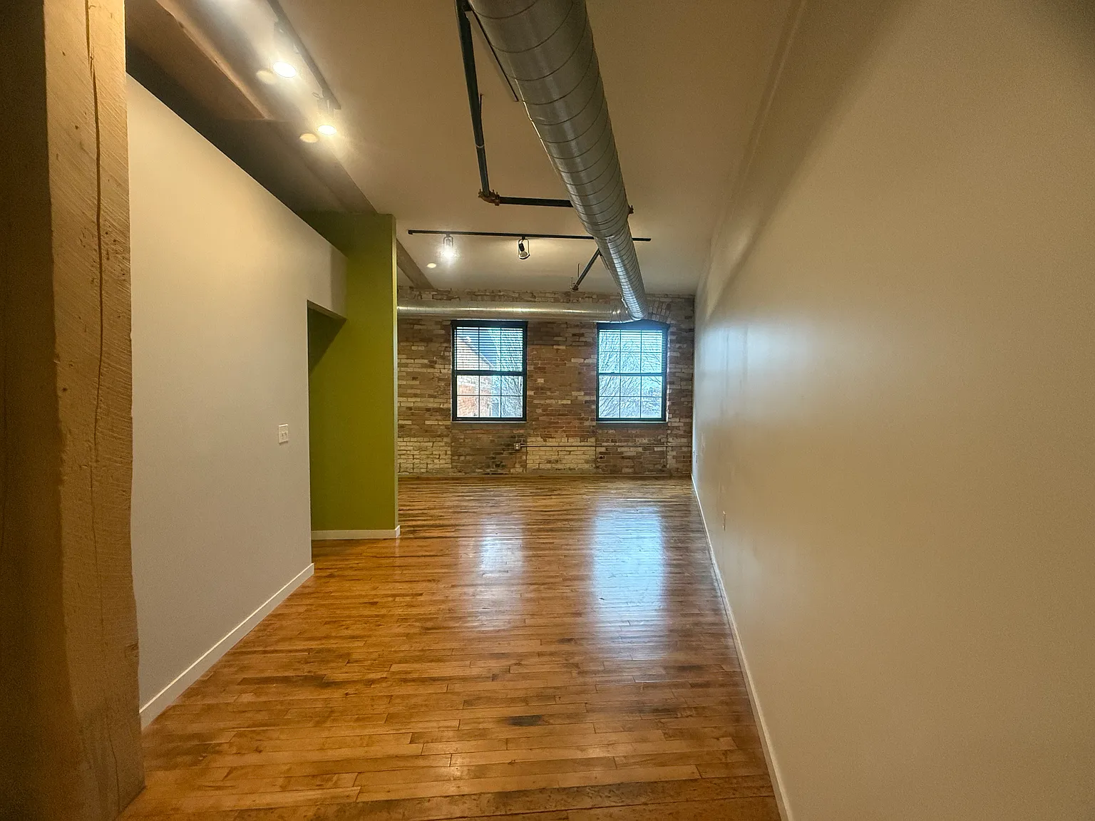 2 bed, 980 sqft, $1,272 — Photo 3