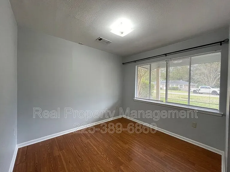 1875 Lombard Dr — Photo 8