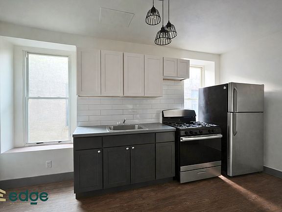 5th image of 1930 Pacific St APT 3A
