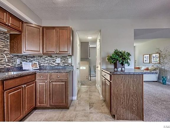 3rd image of 121 Carmel Woods Dr