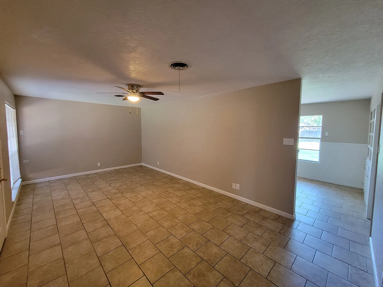 3 bed, 1249 sqft, $1,700 — Photo 2