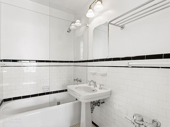 4th image of 81 Irving Pl APT 14B