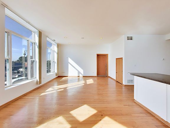 3rd image of 1700 W Cermak Rd APT 2F