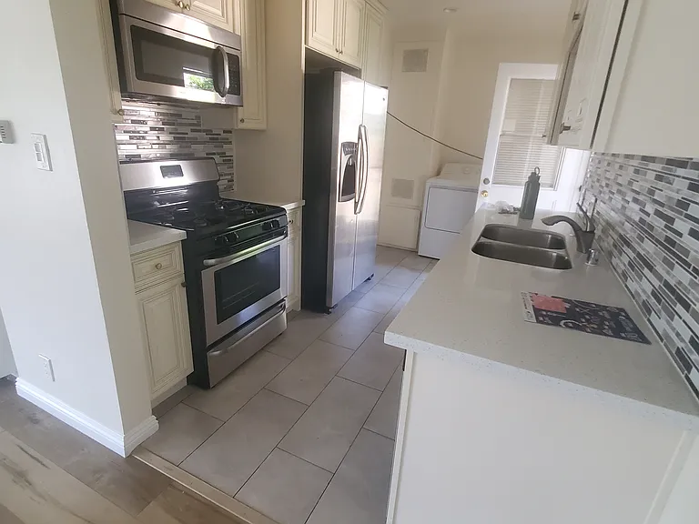 13527 Burbank Blvd — Photo 8