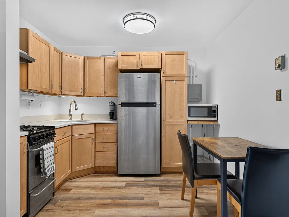 1330 New Hampshire Ave NW #909
