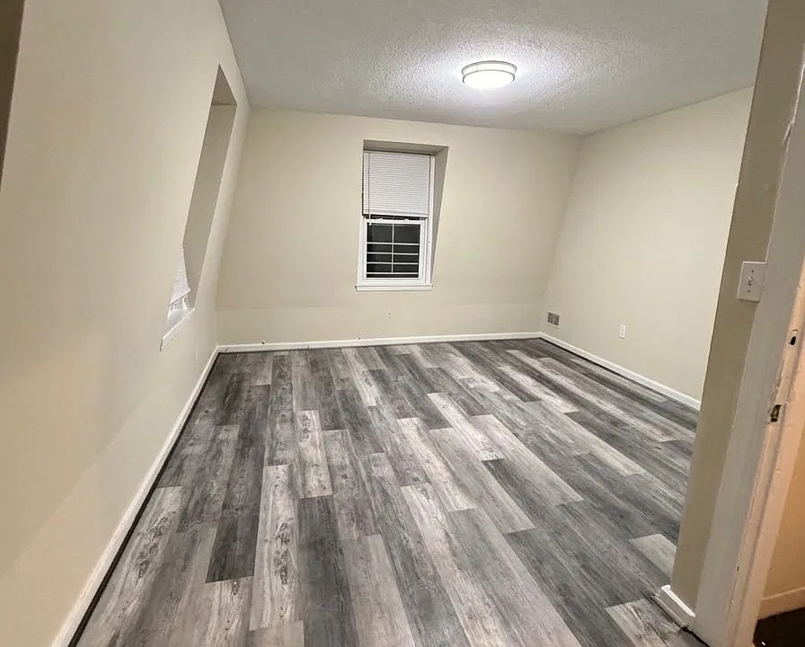 10 Essex Ct #2