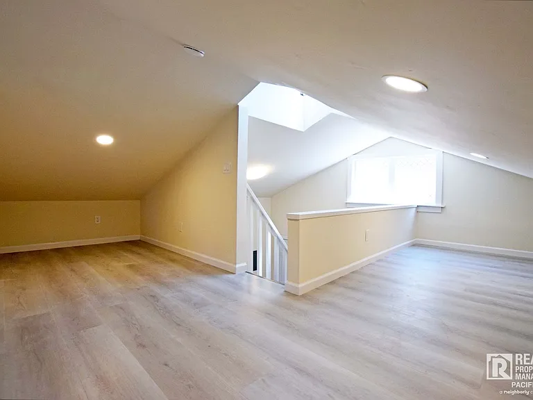 1710 Martin Luther King Jr Way — Photo 17