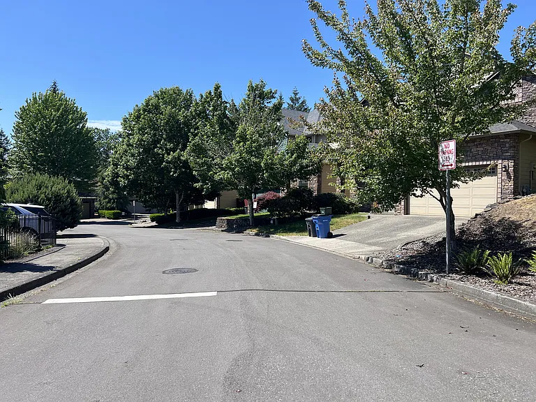 1076 W Alder St — Photo 22