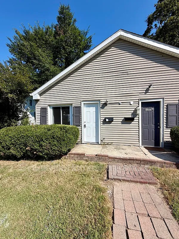 1 bed, 1.0 bath, $695 — Photo 2