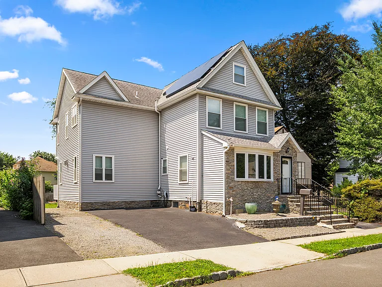 156 Phelps Ave — Photo 2
