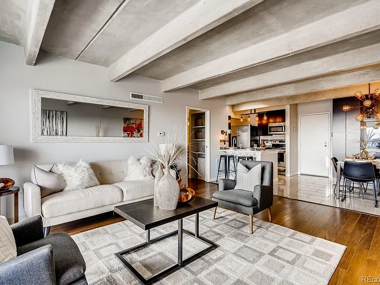 1433 N Williams St #Penthouse 5 — Photo 3