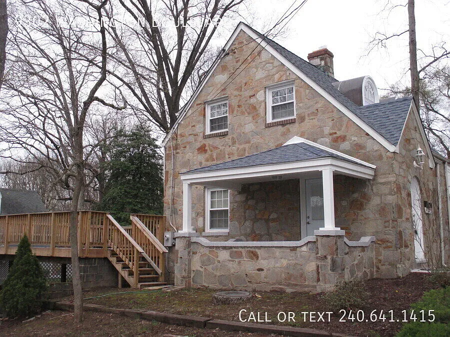 Lovely 2 BR + Den/1.5 BA Single-Family Home in Lanham! — Photo 2