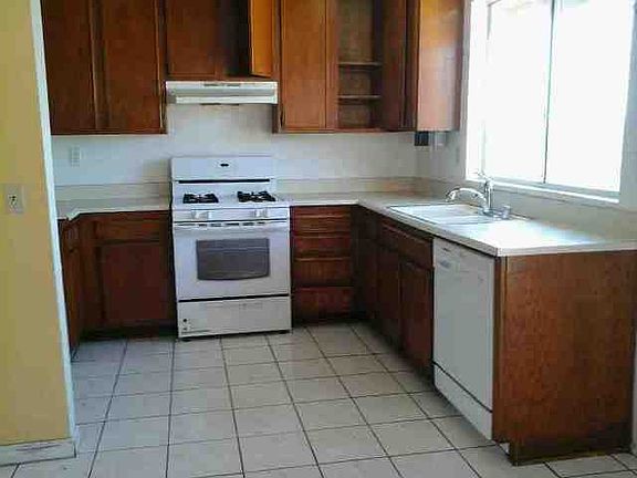 3rd image of 6076 Cervantes Ave