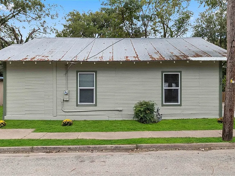 302 Botts St — Photo 9