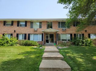 414 S Division St APT 8, Roberts, WI 54023