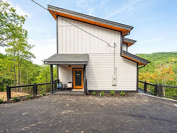 5th image of 1113 Mathis Hollow Rd