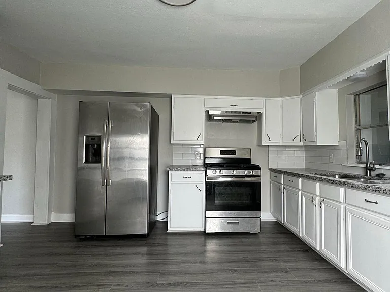 8708 Lanewood Dr — Photo 10