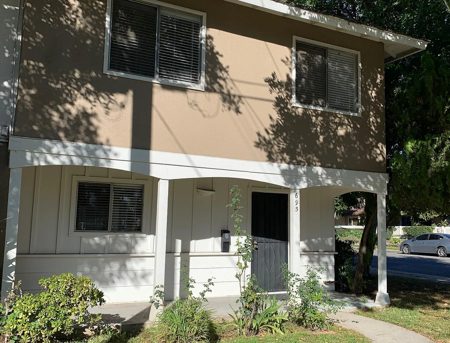 695 E Lee Pl — Photo 1