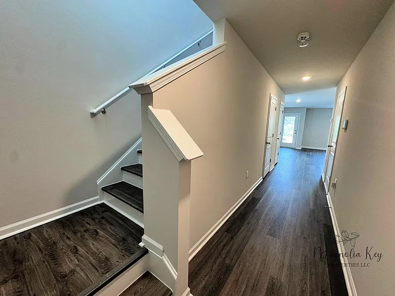 555 Gemstone Blvd — Photo 11