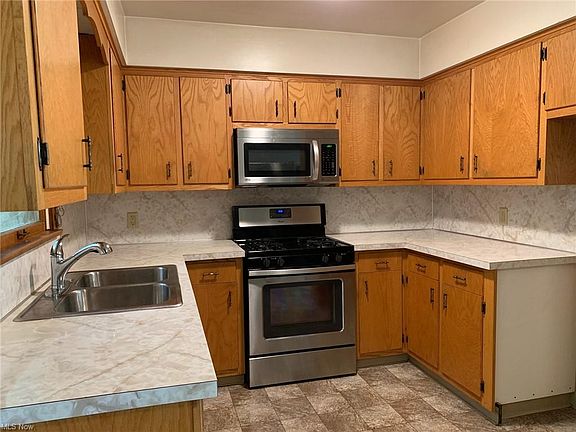 3rd image of 4736 East Dr