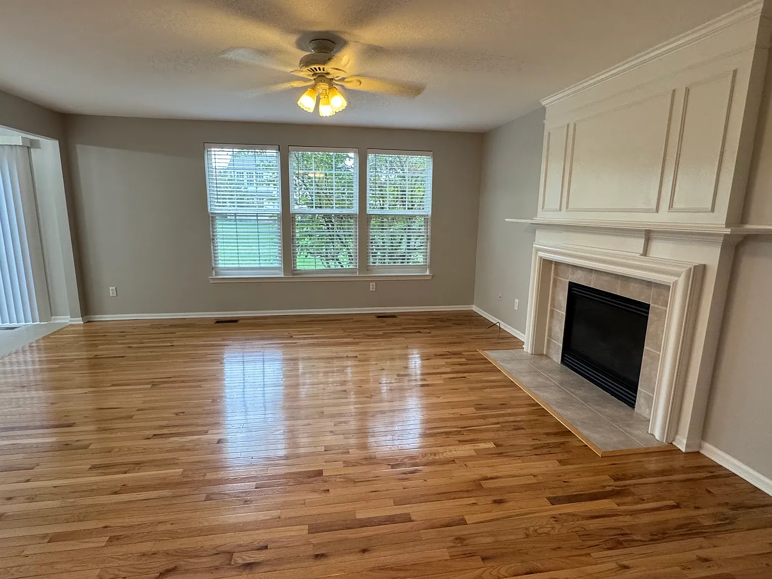 4 bed, 2.5 bath, 1824 sqft, $2,700 — Photo 2