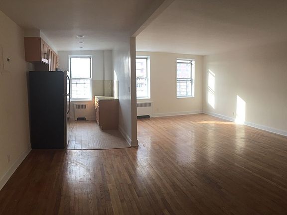 5th image of 170 Hawthorne St APT 4G