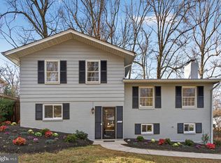 6813 Winterberry Ln, Bethesda, MD 20817