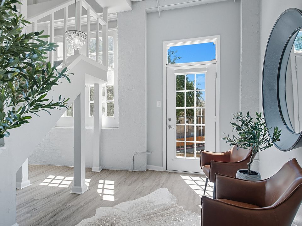 Park at Cedar Lawn Apartments Foyer