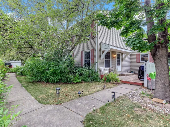 6877 Grenwich Ln N, Oakdale, MN 55128