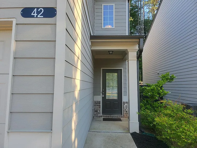 42 Laurel Dr E — Photo 2
