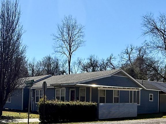 3rd image of 901 Carroll St