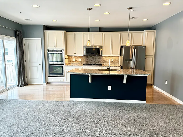 661 E Church St #B — Photo 6