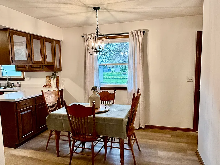 2315 N Claremont Dr — Photo 3