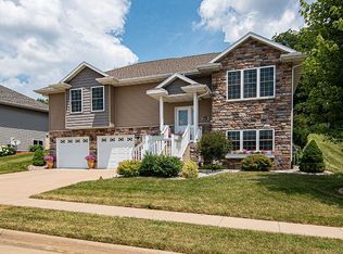 3357 Peach Tree Ln, Dubuque, IA 52002