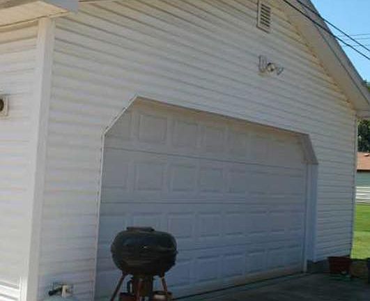 2 1/2 car detached garage