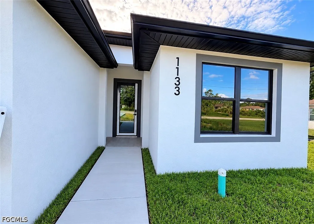 3 bed, 2.0 bath, 1280 sqft, $2,200 — Photo 1