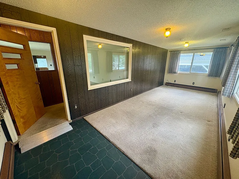 106 Burlington Ave — Photo 4