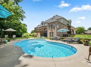 494 White Bluff Dr, Fayetteville, AR 72701