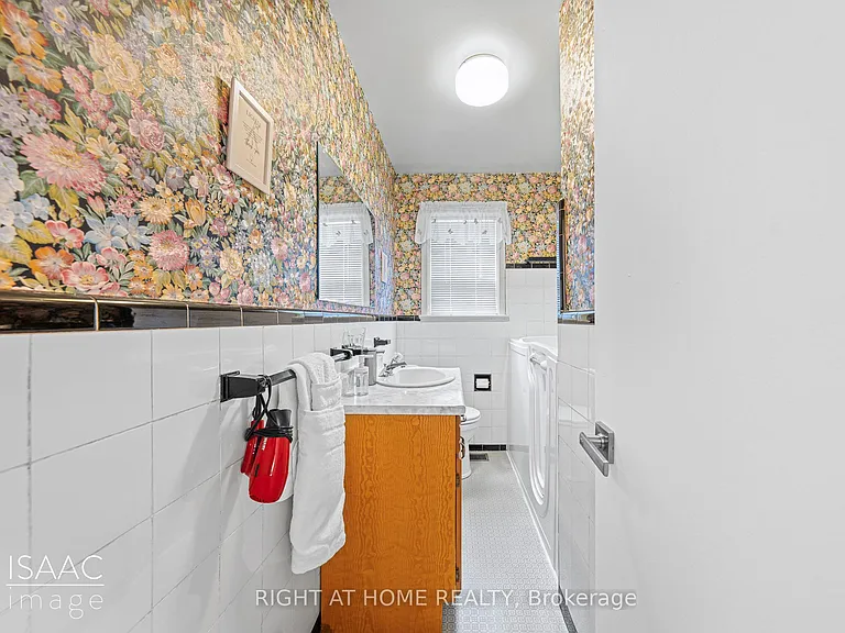 98 Yorkview Dr — Photo 11