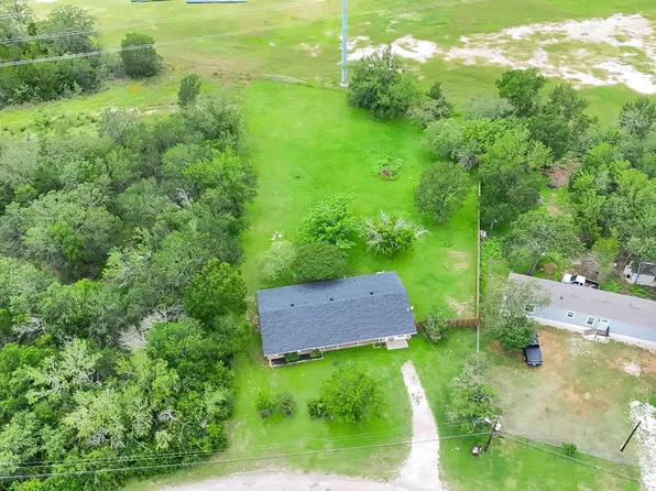 122 Blanket Flower Dr, Bastrop, TX 78602