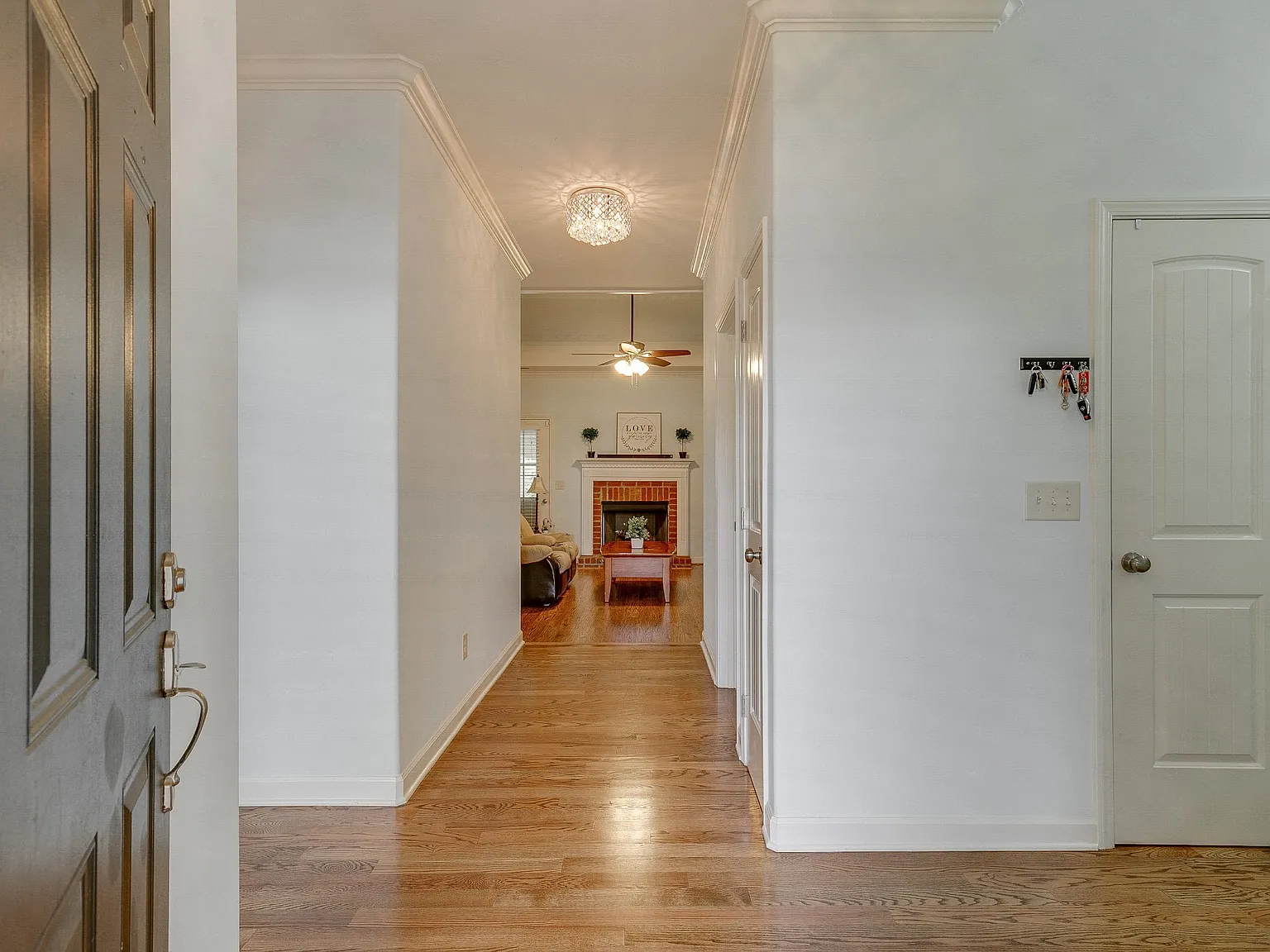 4 bed, 2091 sqft, $2,550 — Photo 3
