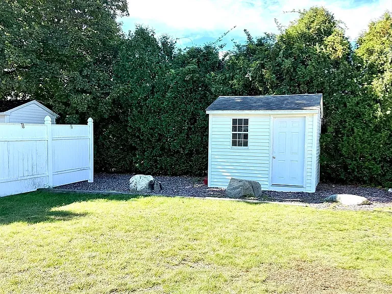 44 Angell St — Photo 13