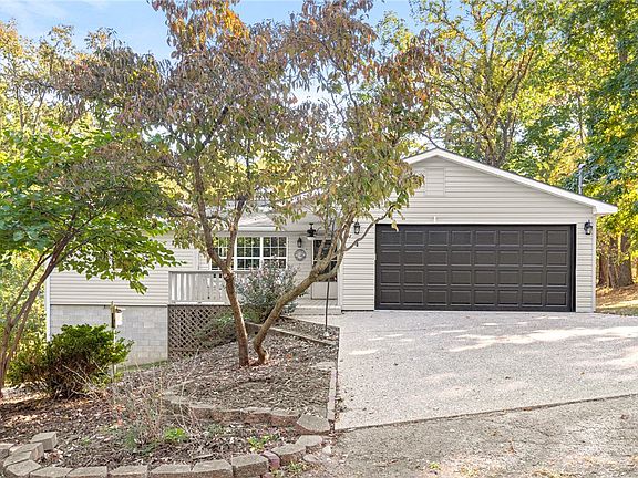2nd image of 4 Bridgeport Ln
