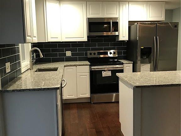 3rd image of 8001 Hebron Ave