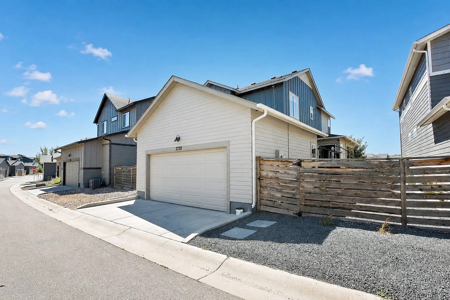 3 bed, 3.5 bath, 2640 sqft, $2,850 — Photo 3