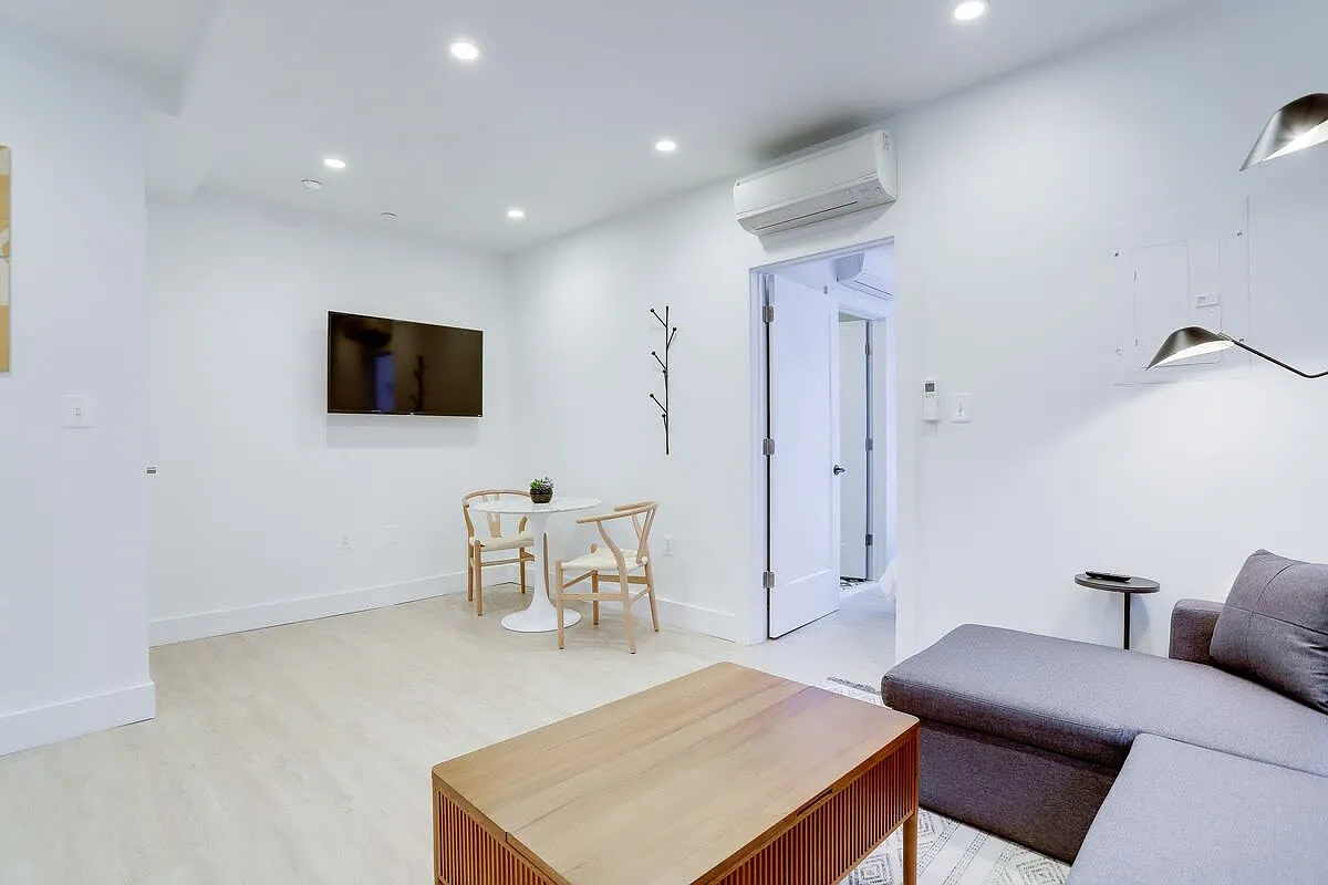 1 bed, 412 sqft, $4,250 — Photo 2