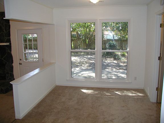 Eat-in Kitchen Area